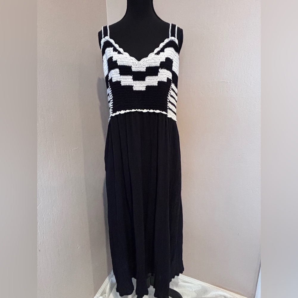 Amour Vert Black and White Organic Cotton Knitted Maxi Dress